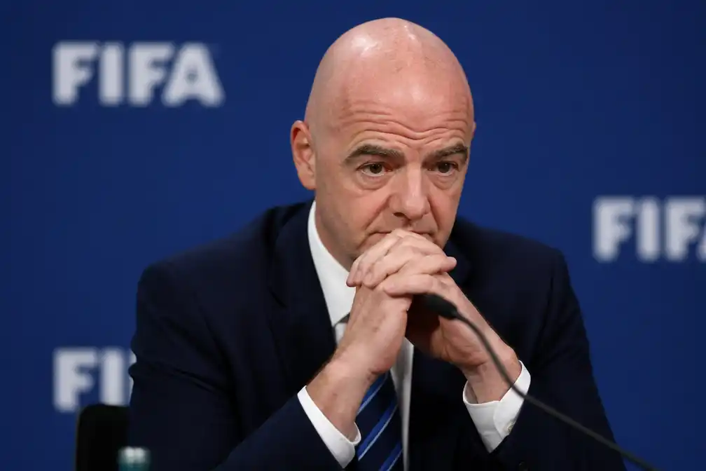 Infantino trekt plan verkoop WK-aandelen in na dreiging UEFA
