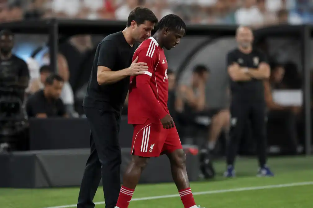 Iraola denkt niet aan blessure bij uitgevallen Frimpong na nederlaag Liverpool