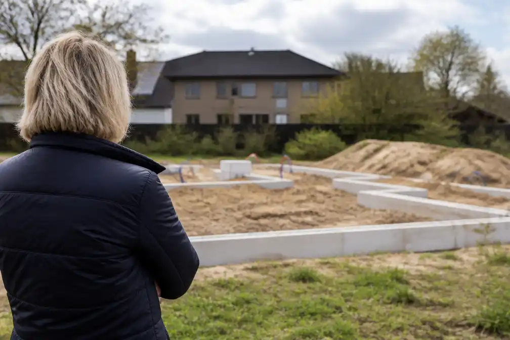 Man doet zich voor als aannemer en ontvangt fortuin van Vordense vrouw voor nooit gebouwd huis