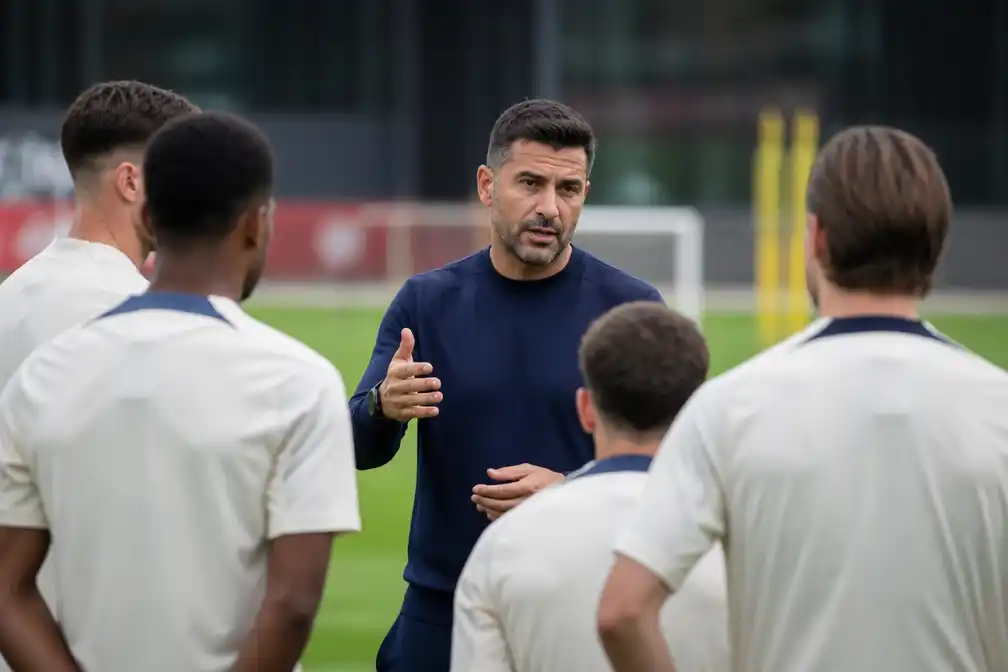 Míchel moet van Ajax' nieuwe sterrenaanwinsten een hecht team smeden