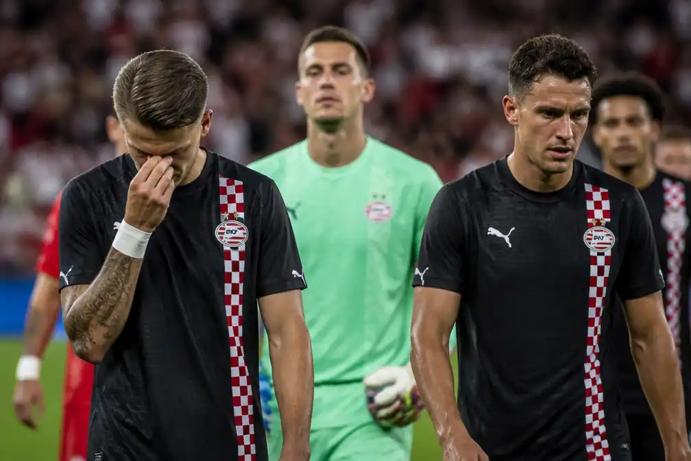 PSV kent moeizame seizoenstart: nederlaag in Cruijff Schaal en defensieve problemen