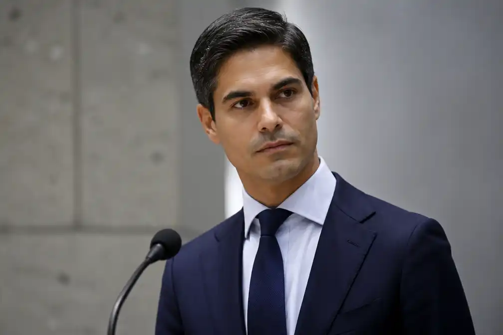 Columnist Akyol bekritiseert premier Jetten om reactie op geweld en discriminatie