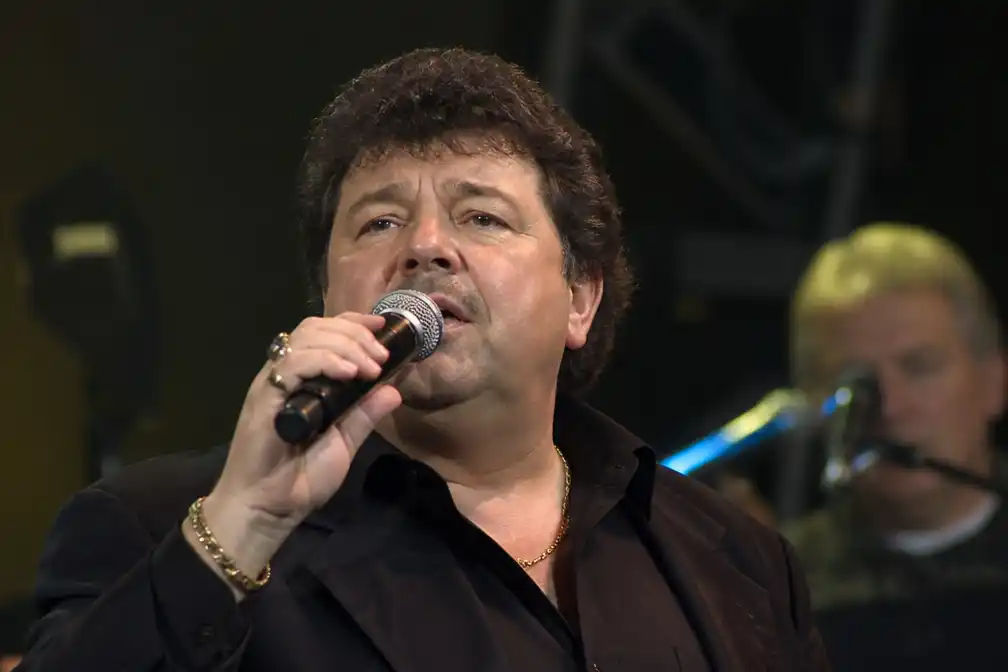 100% NL zendt nooit eerder uitgebracht concert André Hazes uit 1998 uit