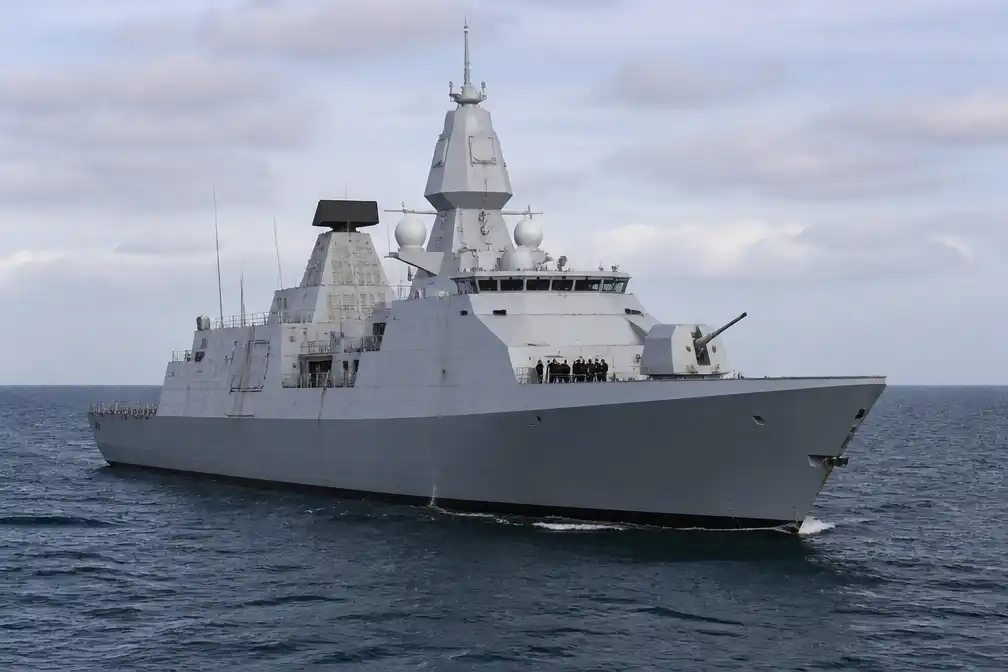 Bemanning Zr.Ms. De Ruyter bereidt zich voor op mogelijke missie