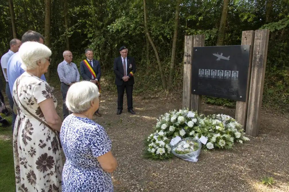 Glabbeek onthult herdenkingsbord 85 jaar na crash bommenwerper