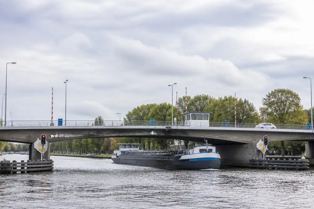 Twee weken geen scheepvaart op Brugse ringvaart door werken aan Gentpoortbrug