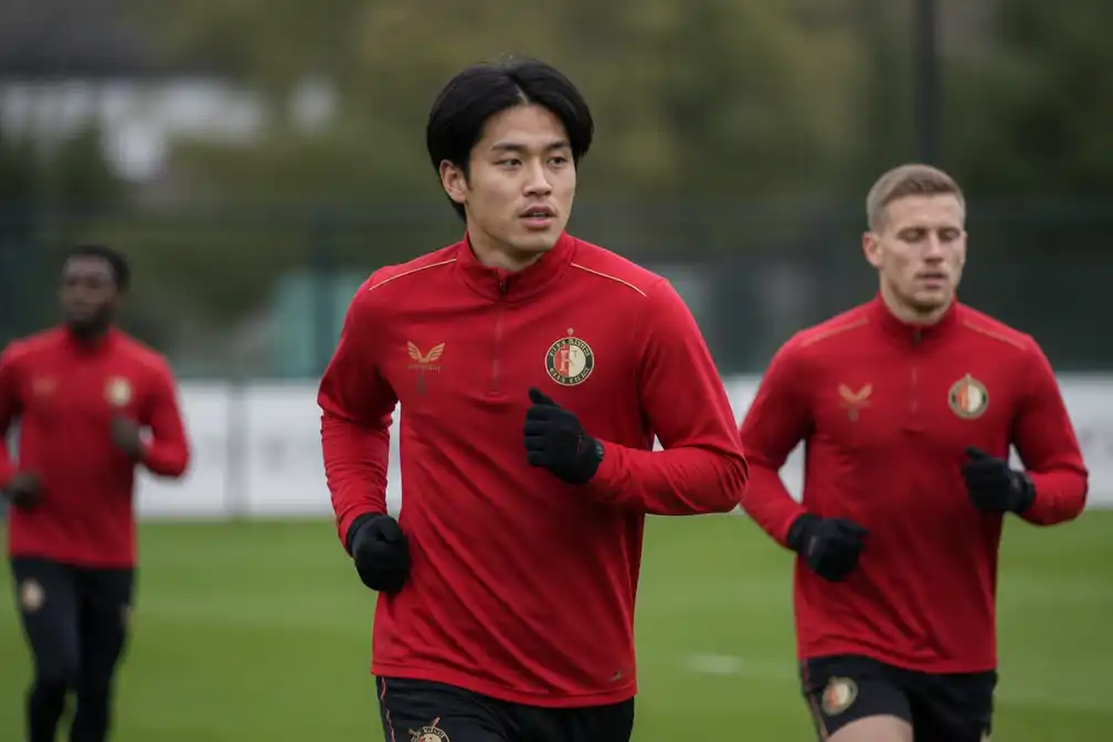 Feyenoord mist Watanabe tegen Sparta bij eredivisiestart; Smal traint weer mee