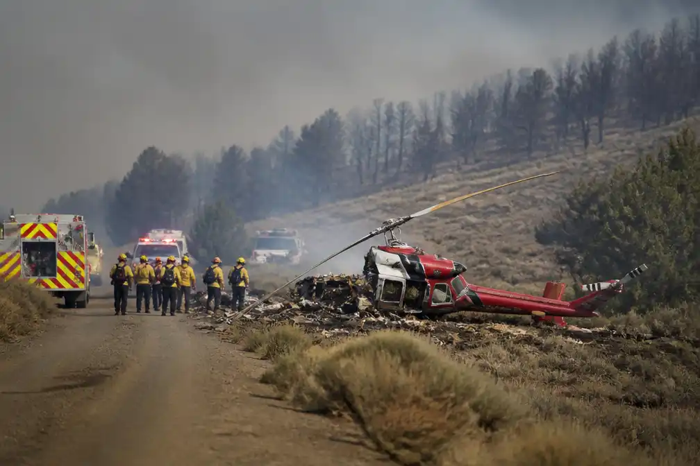 Blushelikopter neergestort bij natuurbrand in Utah; lot van twee inzittenden onbekend
