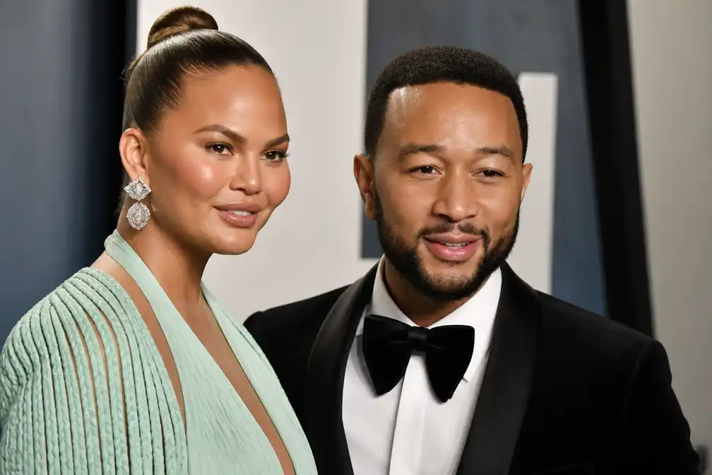 Chrissy Teigen eert overleden vader op zijn verjaardag met Instagram-post