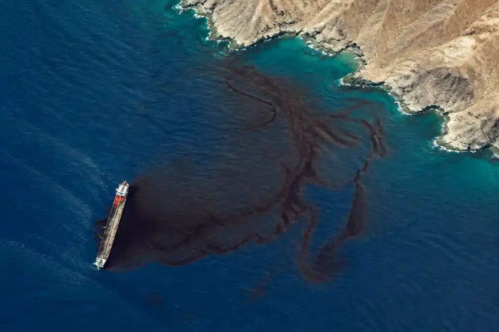 Olieramp voor kust van Oman groeit na zinken tanker uit Russische schaduwvloot