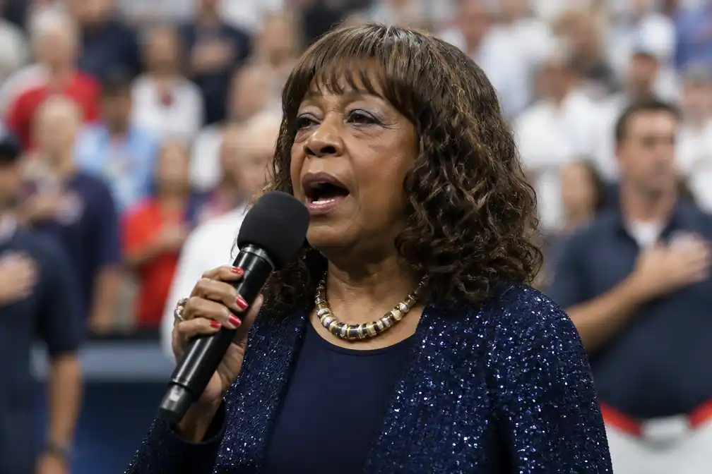 Motown-ster Martha Reeves (85) zingt volkslied VS opnieuw niet zuiver bij herkansing