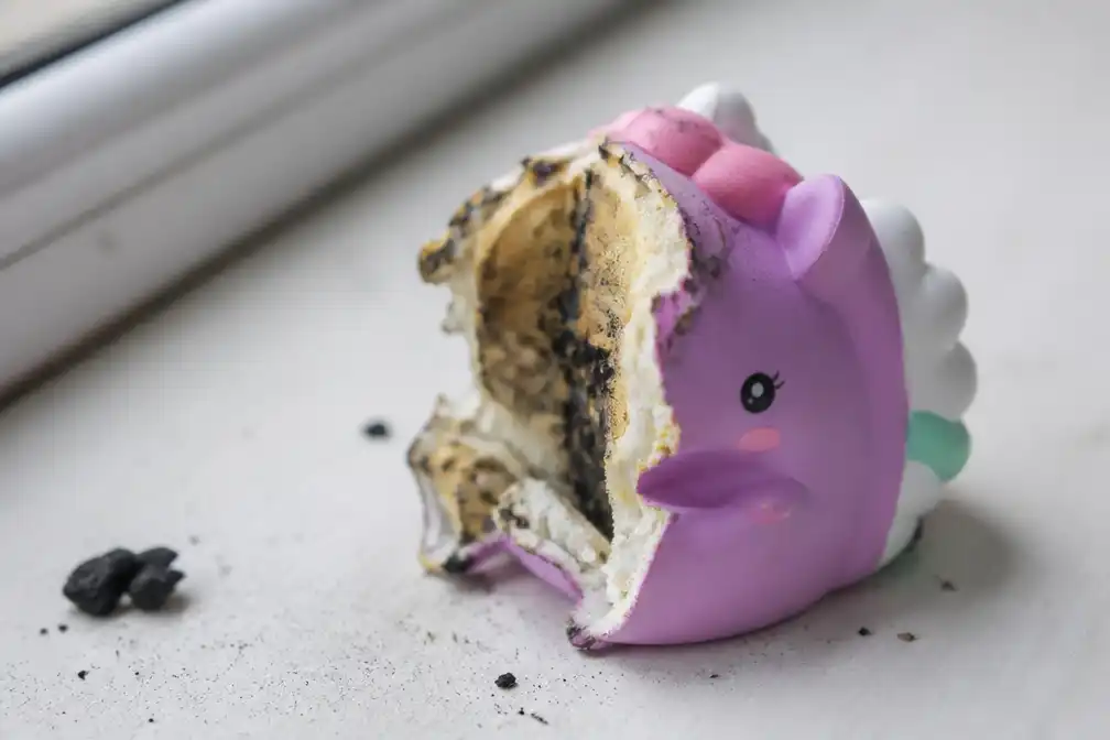 Frankrijk onderzoekt ontplofte squishy na brandwonden bij kind (8)