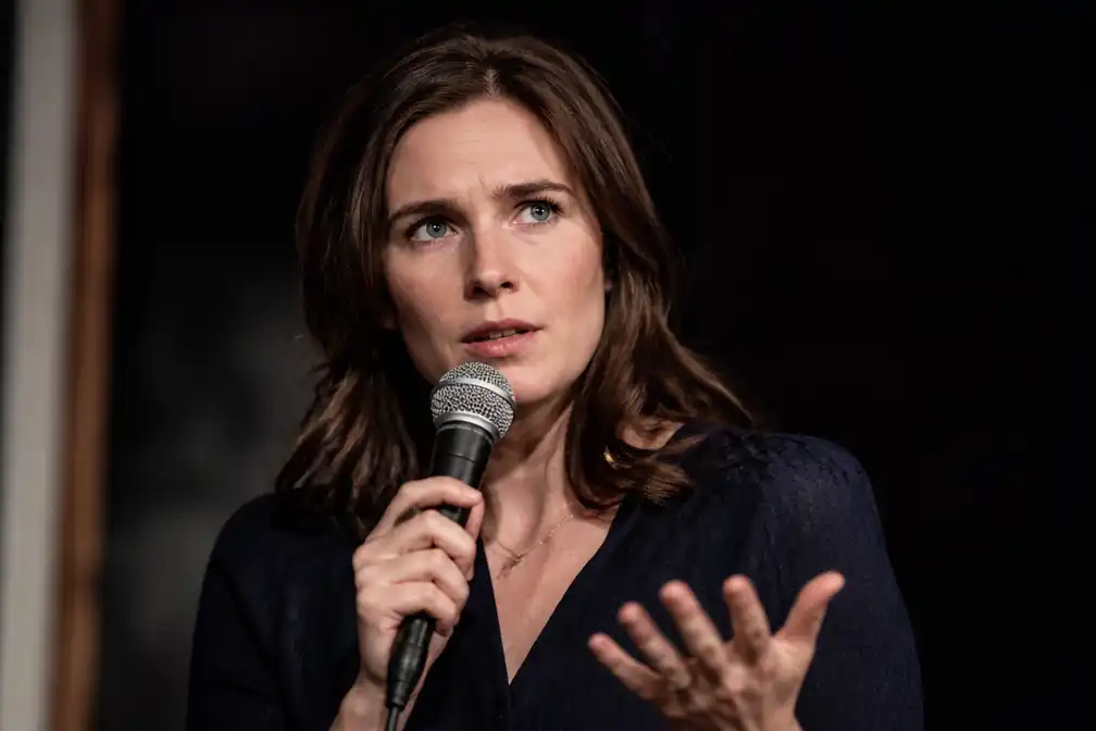 Amanda Knox start Edinburgh Fringe-show terwijl ex-vriend Sollecito kritiek uit