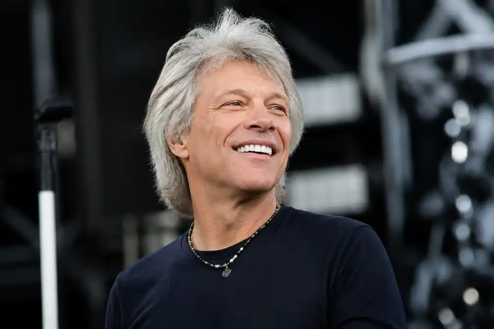 Jon Bon Jovi volledig hersteld van stembandoperatie, start tournee