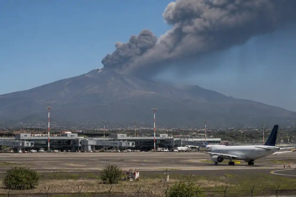 Luchthaven Catania tot donderdag dicht door uitbarsting Etna