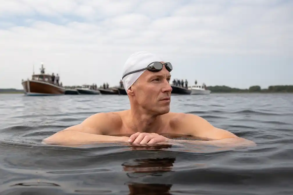 Van der Weijden zwemt 270 kilometer in zes dagen voor kankeronderzoek