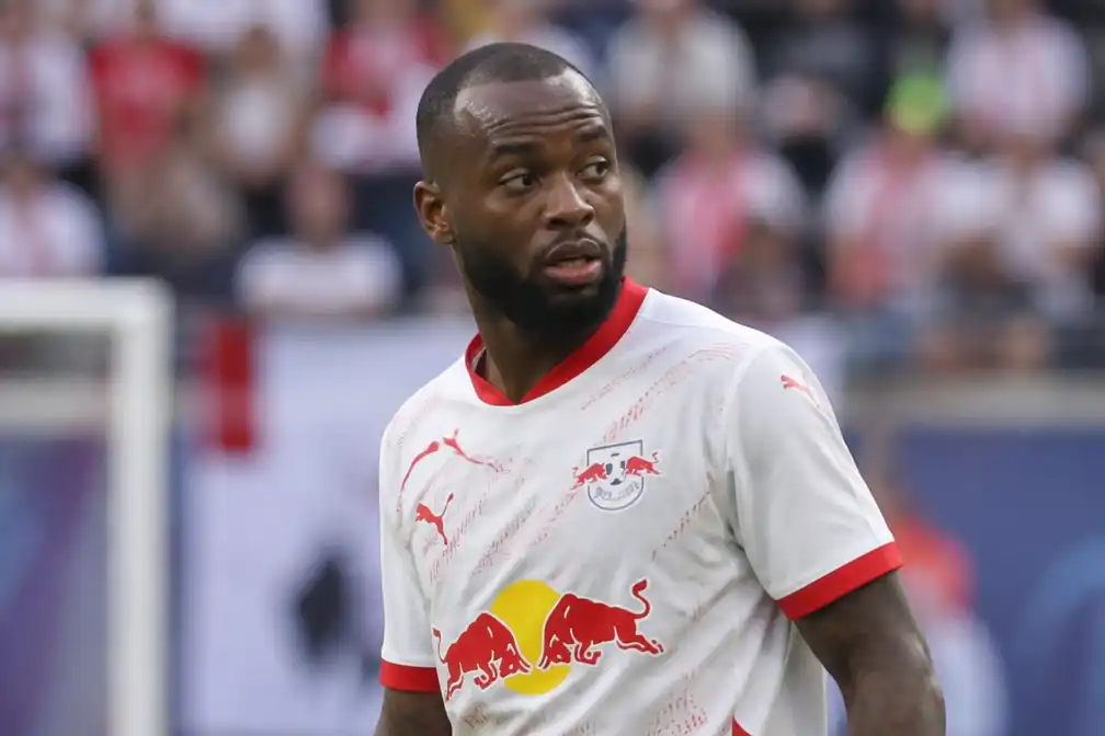 Ajax mengt zich met PSV in strijd om RB Leipzig-verdediger Geertruida