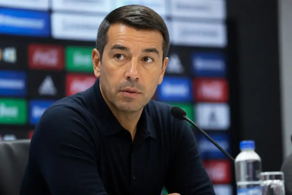 Van Bronckhorst bevestigt belangstelling Feyenoord in linksback Javi López