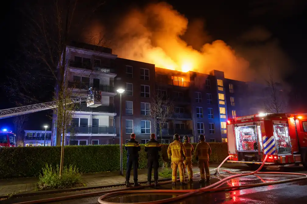 Grote brand in appartementencomplex Oosterhout, gebouw ontruimd