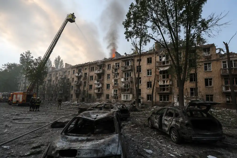 Drie doden bij Russische raketaanvallen op Oekraïne; branden in Kyiv na nachtelijk spervuur