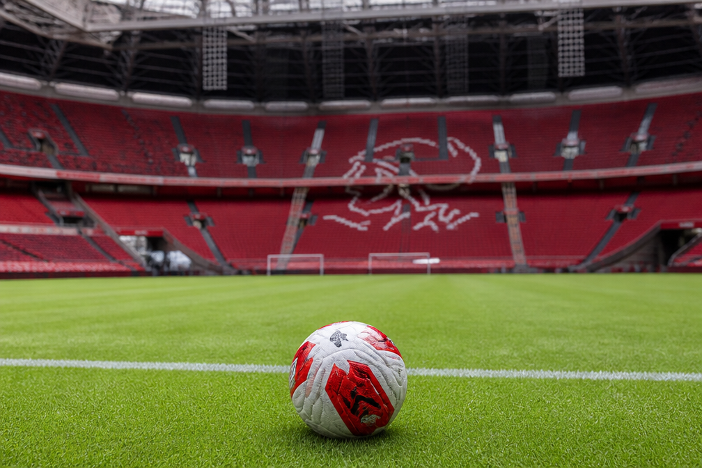 Ajax ontvangt Heerenveen met Ouazane en Dolberg in de basis