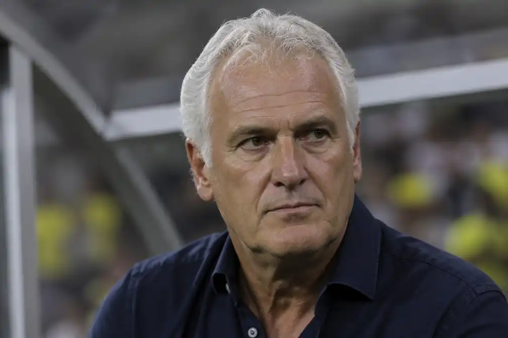 Fred Rutten 'geraakt als mens' na mislopen WK met Curaçao door terugkeer Advocaat
