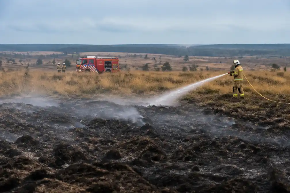 Natuurbrand Hoge Venen: blussen kan weken duren, herstel mogelijk eeuwen