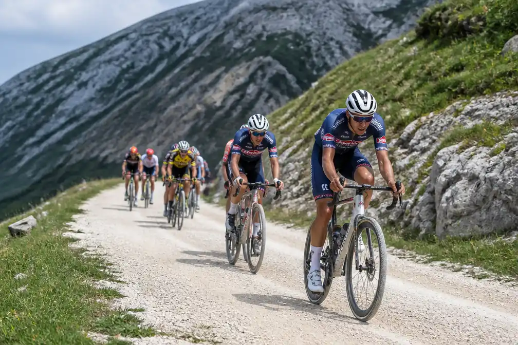 Vuelta 2026 start 22 augustus met gravelrit en 58.156 hoogtemeters