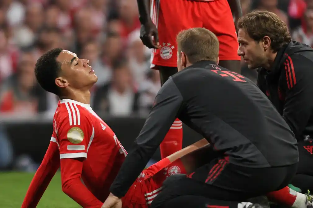 Musiala valt twee keer flauw; Bayern-erevoorzitter: carrière niet in gevaar