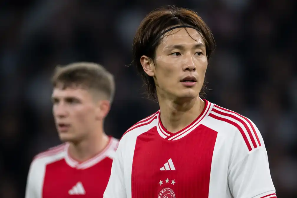 Ajax bevestigt vertrek Itakura naar Gladbach en transfer Kaplan naar NEC