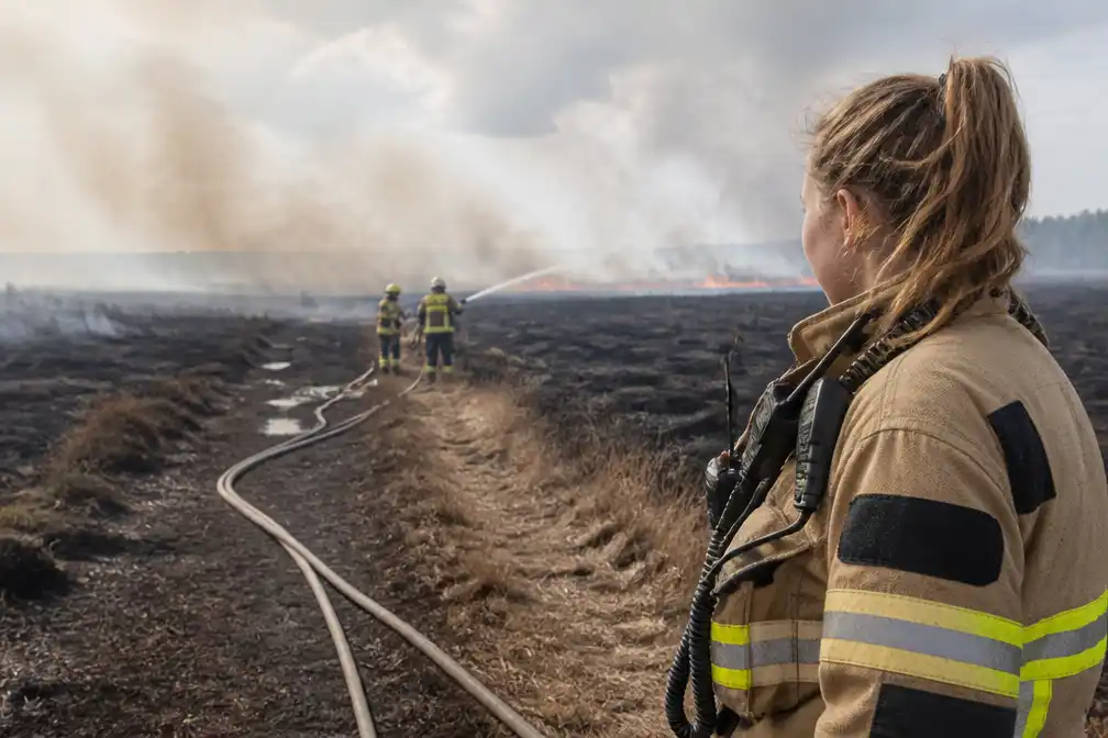 Brandweer Merelbeke-Melle helpt blussen in Hoge Venen, Noa (22) op post