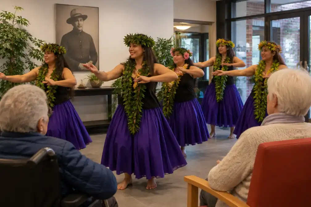 Hawaïaanse huladansers brengen eerbetoon aan pater Damiaan in Tremelo