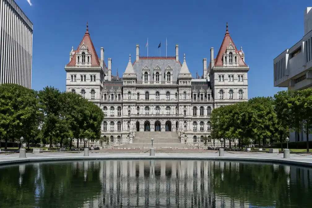 Vrouw opgepakt om vermeend plan voor bomaanslag op New York State Capitol