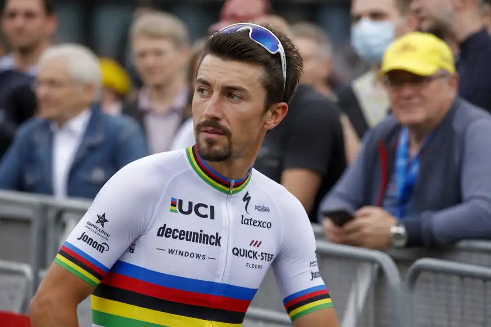 Tweevoudig wereldkampioen Julian Alaphilippe stopt per direct met wielrennen