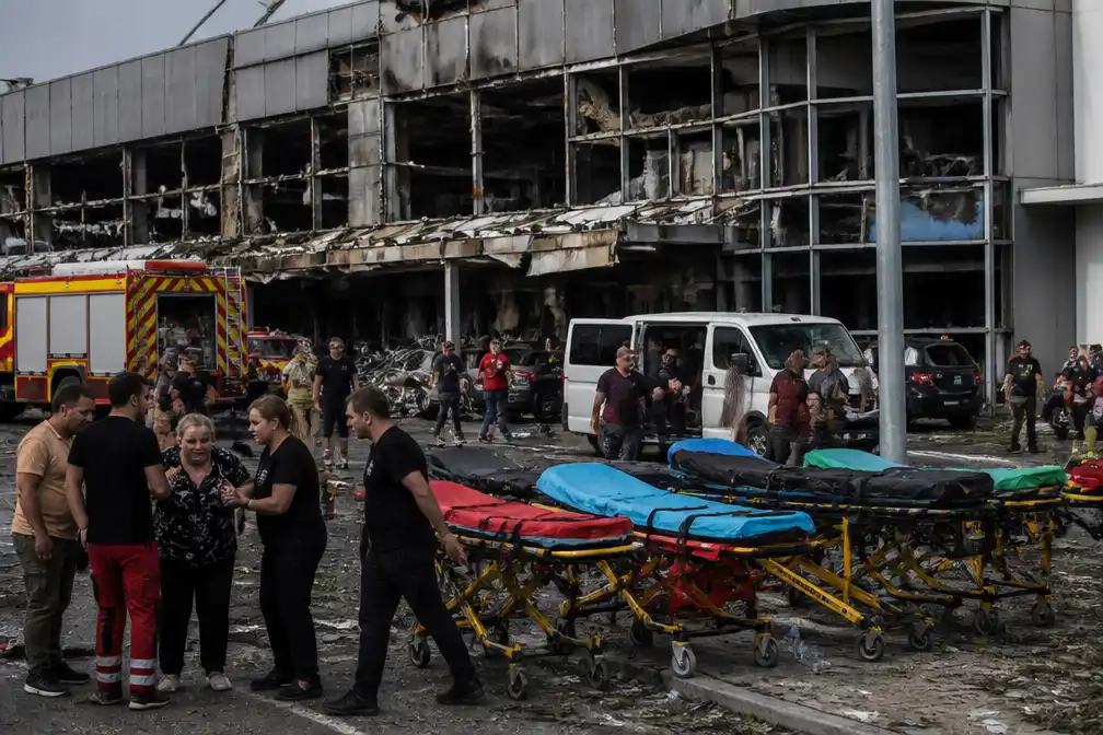 Russische aanval op winkelcentrum Kryvy Rih: minstens 14 doden en 121 gewonden
