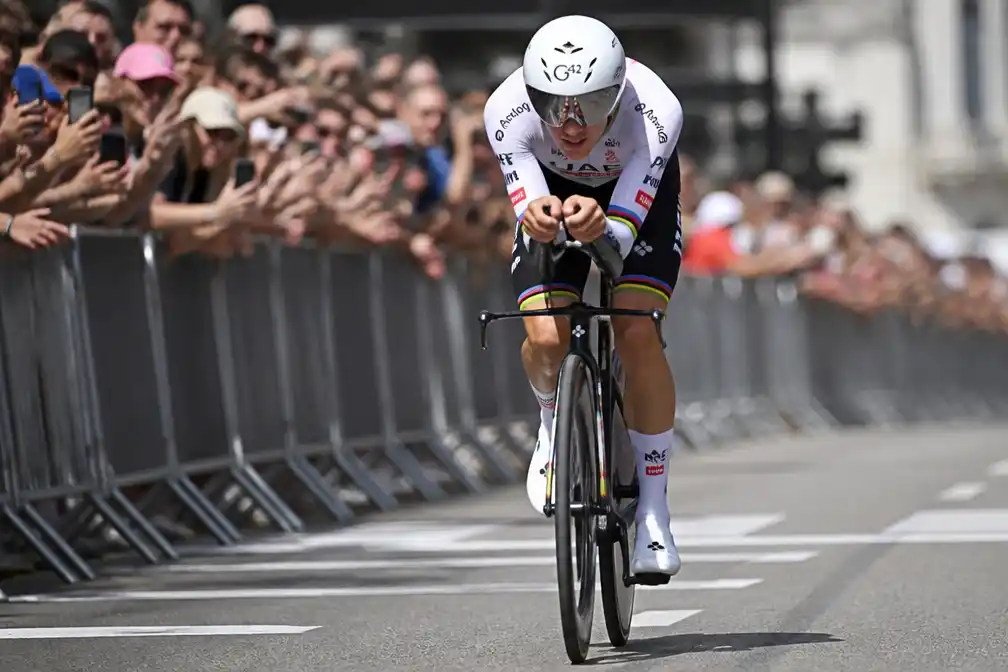 Pogacar wint openingstijdrit Vuelta in Monaco; Tarling derde