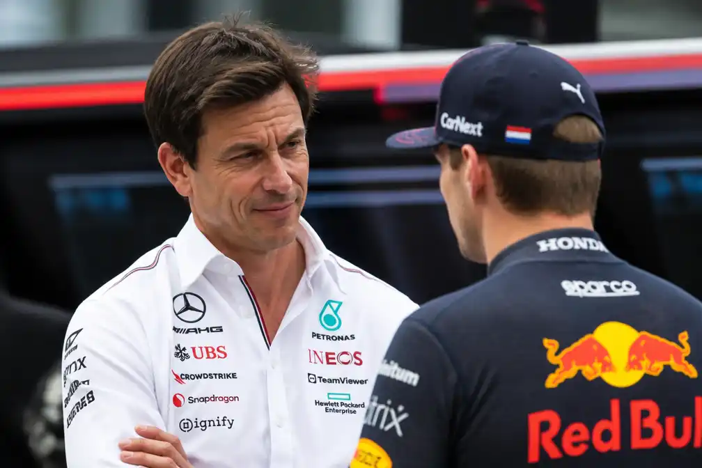 Wolff: verlenging Verstappen bij Red Bull logisch, Mercedes-stap onwaarschijnlijk