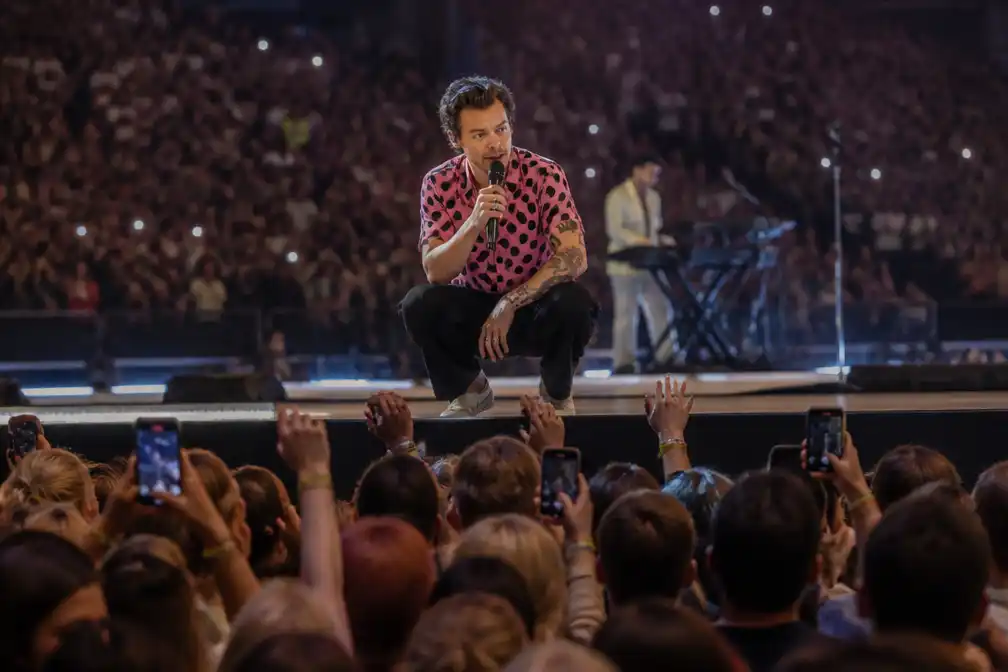 Harry Styles stopt show in Wembley om fan te helpen zus te vinden