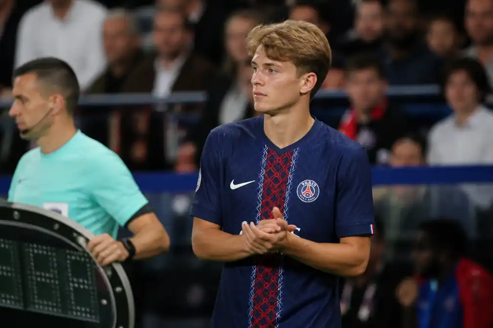 Mika Godts debuteert voor PSG tegen Rennes; andere aanwinst blinkt uit