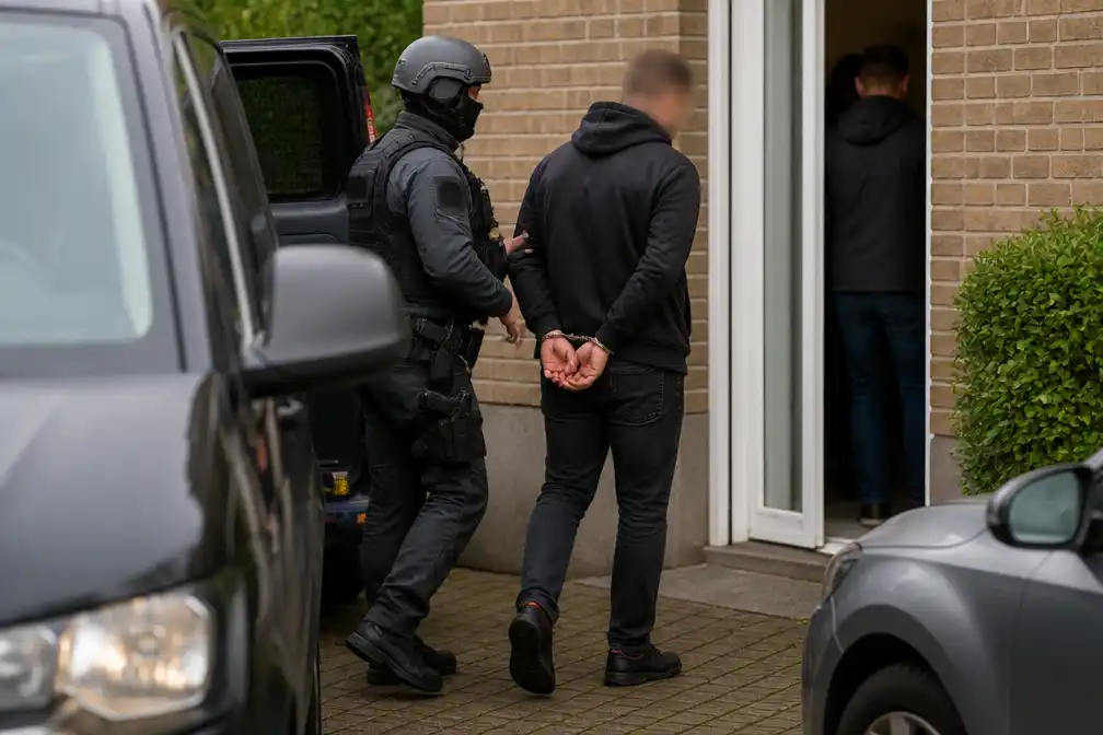 Politie houdt zes verdachten aan voor designerdrugssite Powercaps in Nuth