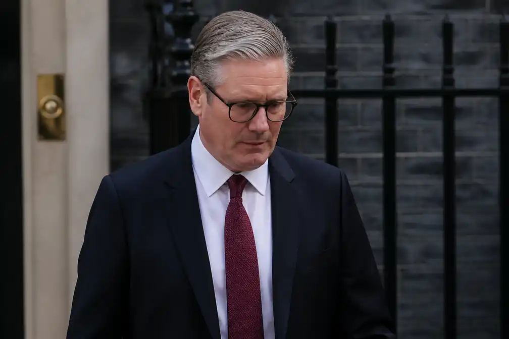Britse premier Starmer naar verwachting maandag af