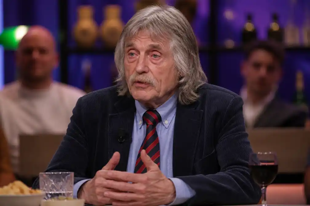 Johan Derksen eert overleden Dolly Parton als 'beste countryzangeres ooit'