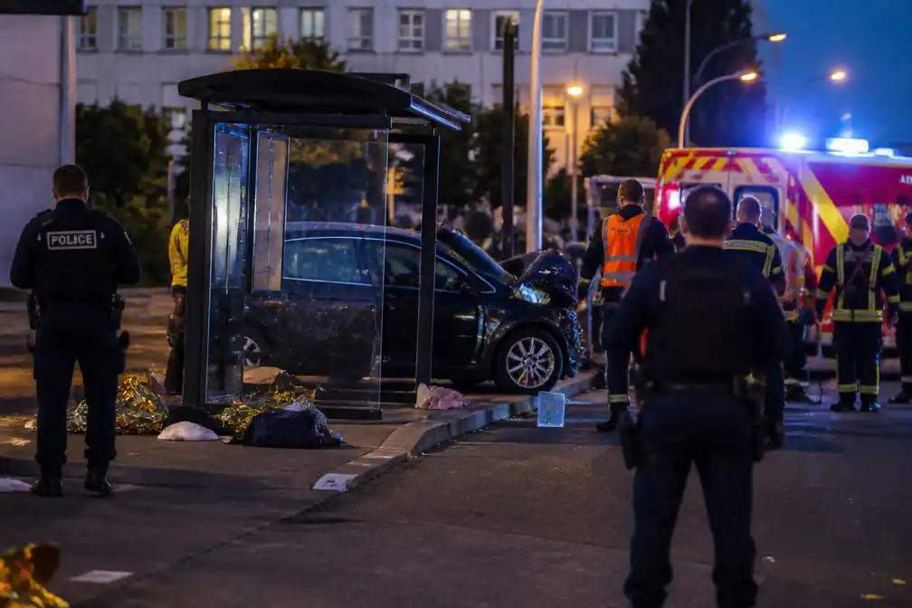 Dode nadat auto inrijdt op groep in Franse stad Caen