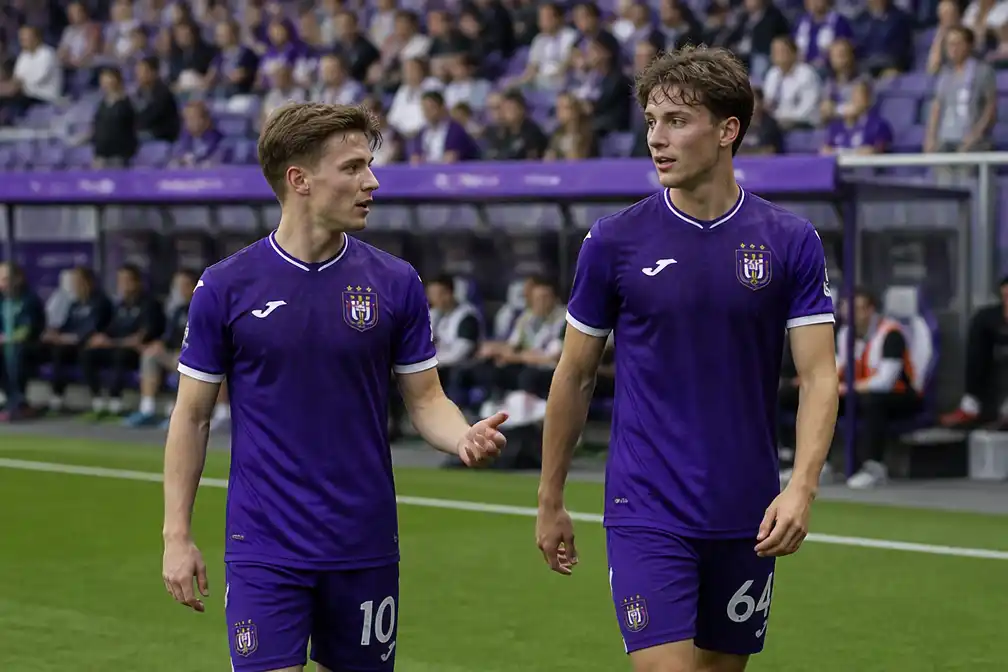 Anderlecht ruikt Europa League-groepsfase na 3-0-voorsprong tegen Kairat Almaty