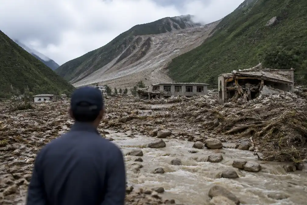 Aantal vermisten na modderstroom Tibet loopt op tot 558, onder wie 260 buitenlanders
