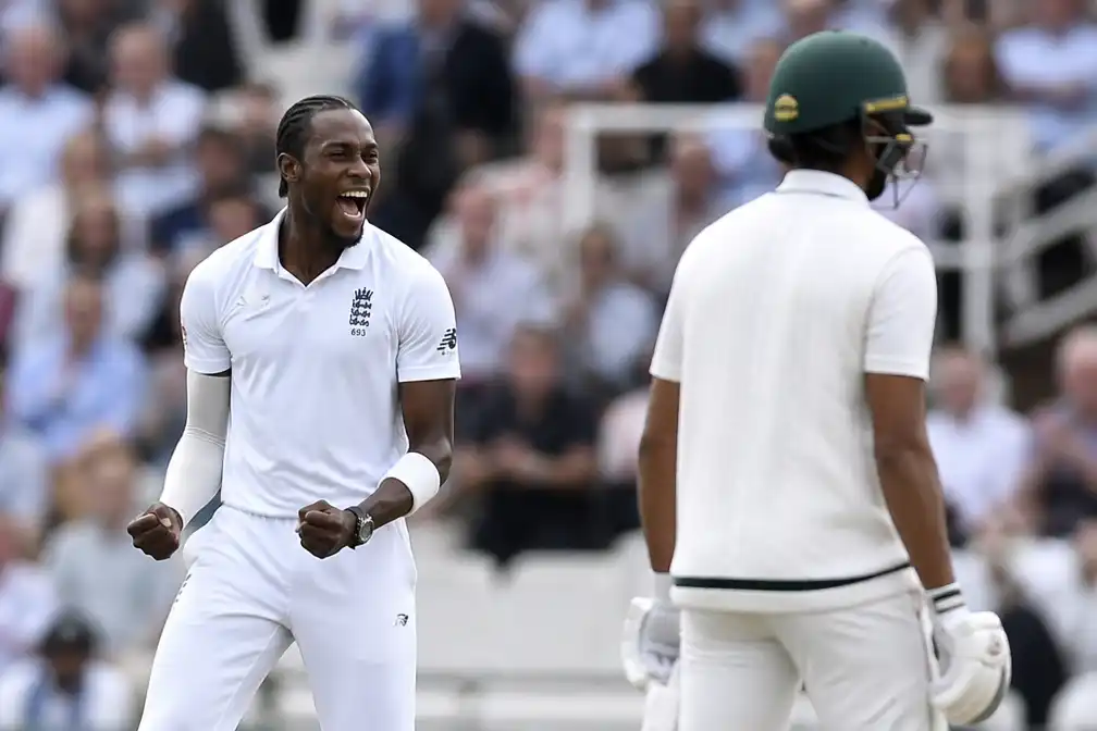 Archer slaat vroeg toe: Pakistan 5-1 in antwoord op Englands 290