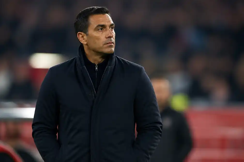 Feyenoord ontvangt puntloos ADO Den Haag; Van Bronckhorst wijzigt opstelling op één plek
