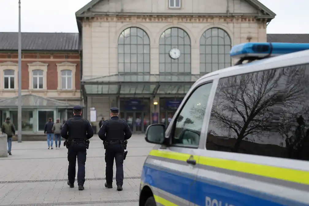 Britse vrouw (31) doodgestoken in Duits treinstation; verdachte opgepakt
