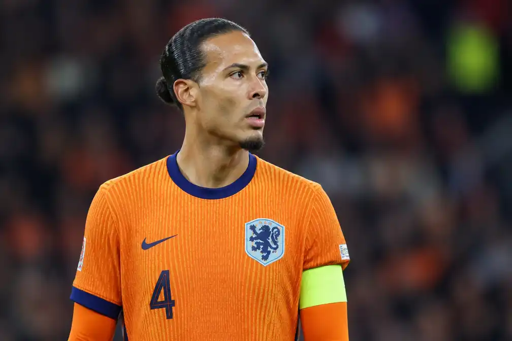 Van Dijk maakt pas na gesprek met Xavi keuze over toekomst bij Oranje