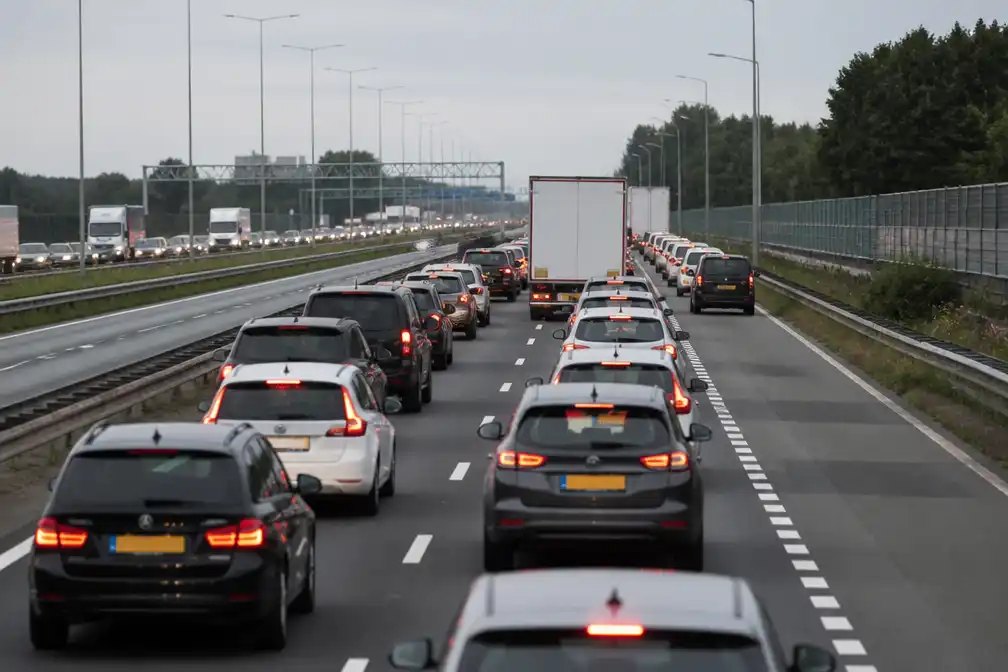 AD-podcast vraagt of strengere kantoorregels de spits kunnen ontlasten